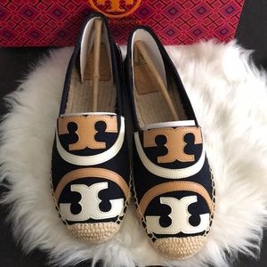 📍SOLD📍Tory Burch Poppy Espa